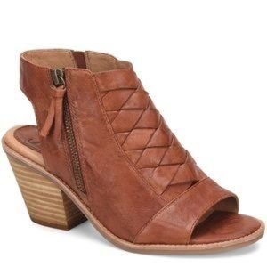 NWOB Sofft "McKenna" cognac leather heeled sandal, size 10